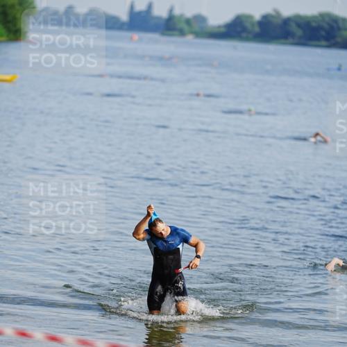 21.06.2026 - 29. Vierlanden-Triathlon LAZAROV Photography http://msf.ph/oto/9861400 21.06.2026 08:55:30 Schwimmen  meine-sportfotos.de