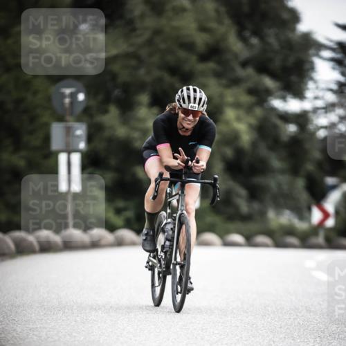 21.06.2026 - 29. Vierlanden-Triathlon H.Heesch http://msf.ph/oto/9861509 21.06.2026 12:09:12 Radfahren 883, 929 meine-sportfotos.de