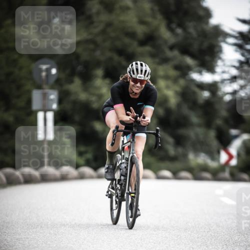 21.06.2026 - 29. Vierlanden-Triathlon H.Heesch http://msf.ph/oto/9861511 21.06.2026 12:09:12 Radfahren 883, 929 meine-sportfotos.de