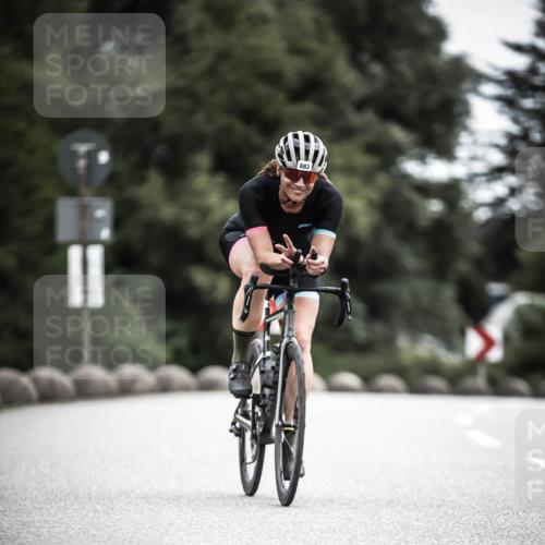 21.06.2026 - 29. Vierlanden-Triathlon H.Heesch http://msf.ph/oto/9861514 21.06.2026 12:09:12 Radfahren 883, 929 meine-sportfotos.de