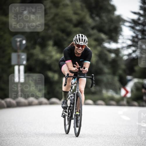 21.06.2026 - 29. Vierlanden-Triathlon H.Heesch http://msf.ph/oto/9861516 21.06.2026 12:09:12 Radfahren 883, 929 meine-sportfotos.de