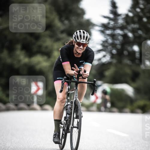 21.06.2026 - 29. Vierlanden-Triathlon H.Heesch http://msf.ph/oto/9861532 21.06.2026 12:09:13 Radfahren 883, 929 meine-sportfotos.de