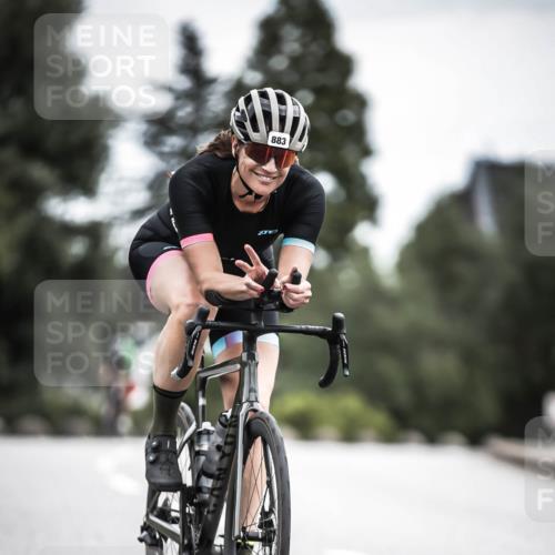 21.06.2026 - 29. Vierlanden-Triathlon H.Heesch http://msf.ph/oto/9861549 21.06.2026 12:09:13 Radfahren 883, 929 meine-sportfotos.de