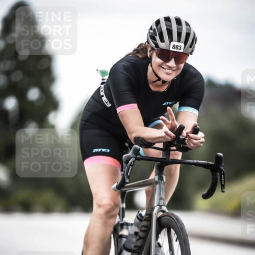 21.06.2026 - 29. Vierlanden-Triathlon H.Heesch http://msf.ph/oto/9861565 21.06.2026 12:09:13 Radfahren 883, 929 meine-sportfotos.de