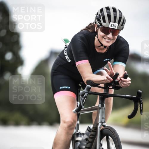 21.06.2026 - 29. Vierlanden-Triathlon H.Heesch http://msf.ph/oto/9861567 21.06.2026 12:09:13 Radfahren 883, 929 meine-sportfotos.de