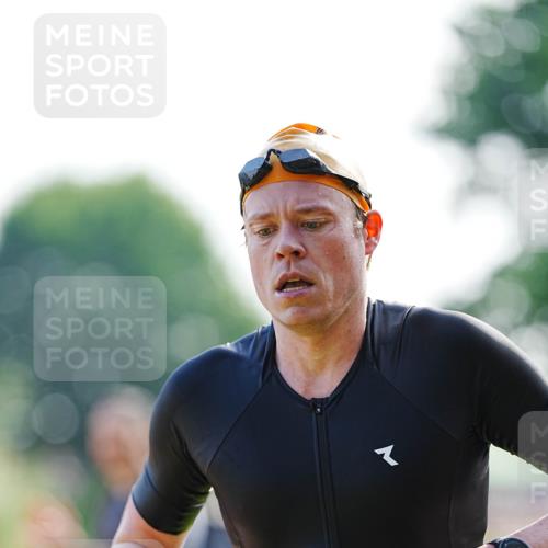 21.06.2026 - 29. Vierlanden-Triathlon LAZAROV Photography http://msf.ph/oto/9861686 21.06.2026 09:01:37 Schwimmen 64 meine-sportfotos.de