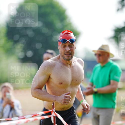 21.06.2026 - 29. Vierlanden-Triathlon LAZAROV Photography http://msf.ph/oto/9861742 21.06.2026 09:03:43 Schwimmen 241, 288, 302 meine-sportfotos.de