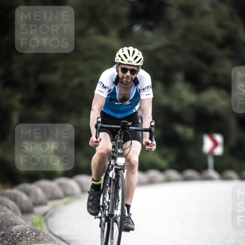 21.06.2026 - 29. Vierlanden-Triathlon H.Heesch http://msf.ph/oto/9861785 21.06.2026 12:09:47 Radfahren 903, 906 meine-sportfotos.de