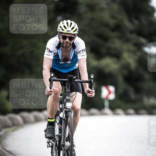 21.06.2026 - 29. Vierlanden-Triathlon H.Heesch http://msf.ph/oto/9861797 21.06.2026 12:09:47 Radfahren 903, 906 meine-sportfotos.de