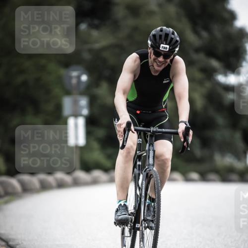 21.06.2026 - 29. Vierlanden-Triathlon H.Heesch http://msf.ph/oto/9861906 21.06.2026 12:10:06 Radfahren 650, 692, 699, 745, 788 meine-sportfotos.de