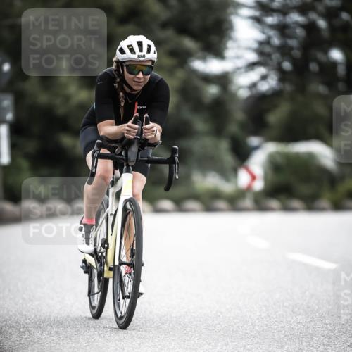 21.06.2026 - 29. Vierlanden-Triathlon H.Heesch http://msf.ph/oto/9861977 21.06.2026 12:10:24 Radfahren 54, 710, 880 meine-sportfotos.de
