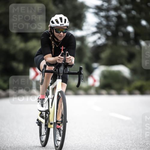 21.06.2026 - 29. Vierlanden-Triathlon H.Heesch http://msf.ph/oto/9861984 21.06.2026 12:10:24 Radfahren 54, 710, 880 meine-sportfotos.de