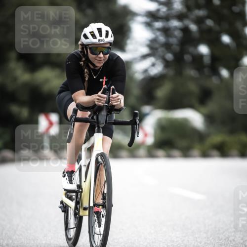 21.06.2026 - 29. Vierlanden-Triathlon H.Heesch http://msf.ph/oto/9861986 21.06.2026 12:10:24 Radfahren 54, 710, 880 meine-sportfotos.de