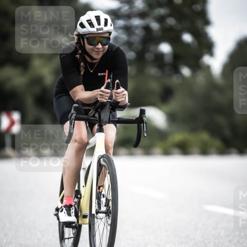 21.06.2026 - 29. Vierlanden-Triathlon H.Heesch http://msf.ph/oto/9861994 21.06.2026 12:10:24 Radfahren 54, 710, 880 meine-sportfotos.de