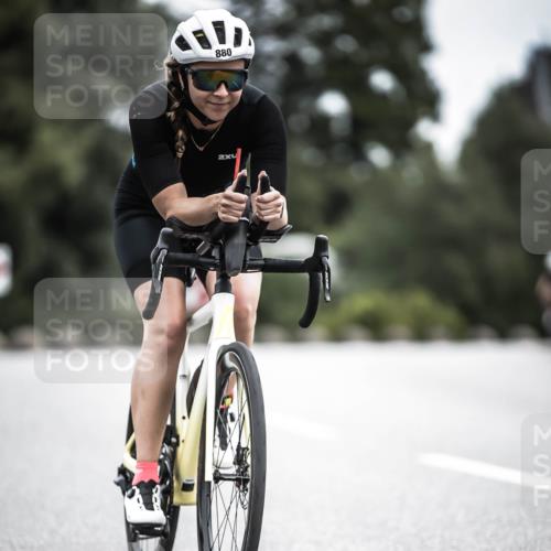 21.06.2026 - 29. Vierlanden-Triathlon H.Heesch http://msf.ph/oto/9861997 21.06.2026 12:10:24 Radfahren 54, 710, 880 meine-sportfotos.de