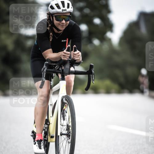 21.06.2026 - 29. Vierlanden-Triathlon H.Heesch http://msf.ph/oto/9861999 21.06.2026 12:10:24 Radfahren 54, 710, 880 meine-sportfotos.de