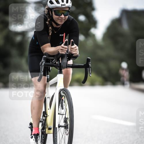21.06.2026 - 29. Vierlanden-Triathlon H.Heesch http://msf.ph/oto/9862002 21.06.2026 12:10:24 Radfahren 54, 710, 880 meine-sportfotos.de