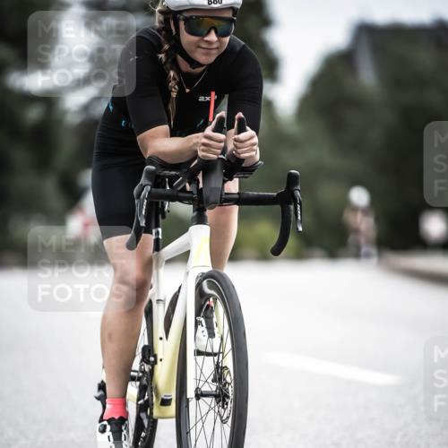 21.06.2026 - 29. Vierlanden-Triathlon H.Heesch http://msf.ph/oto/9862004 21.06.2026 12:10:24 Radfahren 54, 710, 880 meine-sportfotos.de