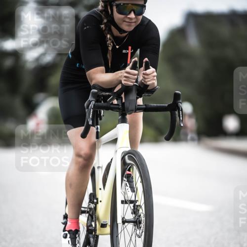 21.06.2026 - 29. Vierlanden-Triathlon H.Heesch http://msf.ph/oto/9862006 21.06.2026 12:10:24 Radfahren 54, 710, 880 meine-sportfotos.de