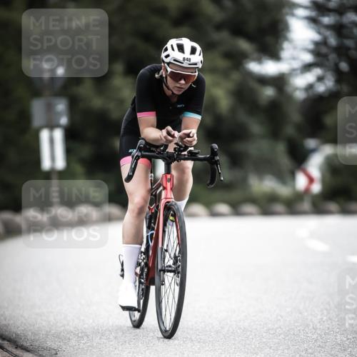 21.06.2026 - 29. Vierlanden-Triathlon H.Heesch http://msf.ph/oto/9862018 21.06.2026 12:10:33 Radfahren 830, 848, 888 meine-sportfotos.de