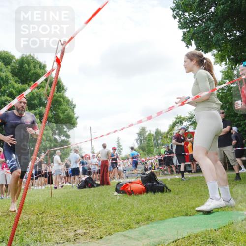 21.06.2026 - 29. Vierlanden-Triathlon LAZAROV Photography http://msf.ph/oto/9862044 21.06.2026 13:27:34 Schwimmen 1171, 1202, 1210 meine-sportfotos.de