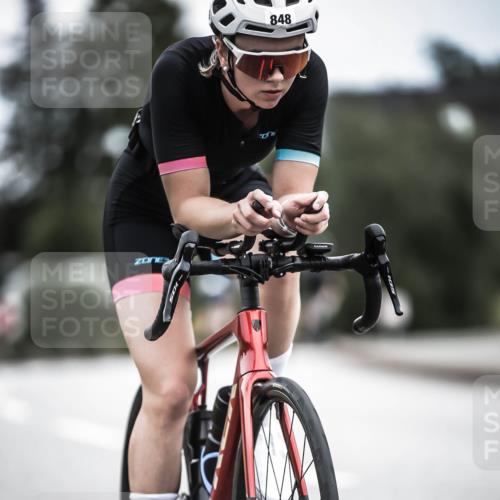 21.06.2026 - 29. Vierlanden-Triathlon H.Heesch http://msf.ph/oto/9862054 21.06.2026 12:10:34 Radfahren 830, 848, 888 meine-sportfotos.de