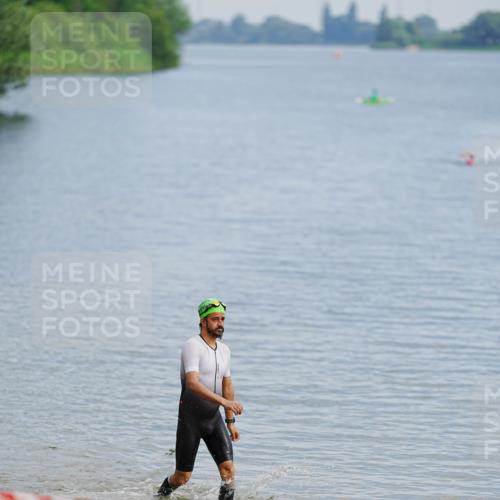 21.06.2026 - 29. Vierlanden-Triathlon LAZAROV Photography http://msf.ph/oto/9862368 21.06.2026 09:21:24 Schwimmen  meine-sportfotos.de