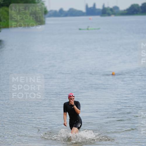 21.06.2026 - 29. Vierlanden-Triathlon LAZAROV Photography http://msf.ph/oto/9862427 21.06.2026 09:22:51 Schwimmen  meine-sportfotos.de