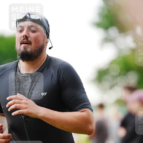 21.06.2026 - 29. Vierlanden-Triathlon LAZAROV Photography http://msf.ph/oto/9862685 21.06.2026 10:00:53 Schwimmen 330, 357 meine-sportfotos.de