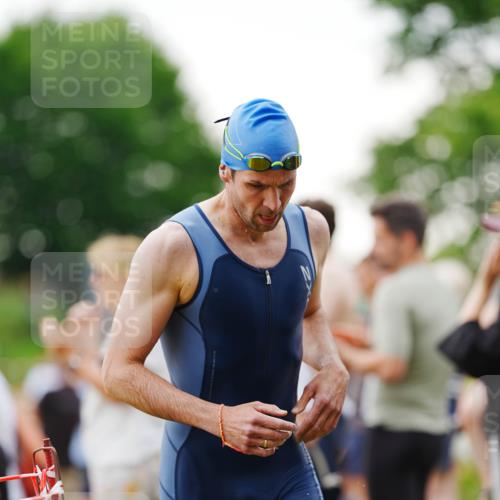 21.06.2026 - 29. Vierlanden-Triathlon LAZAROV Photography http://msf.ph/oto/9862742 21.06.2026 10:05:41 Schwimmen 395, 414, 429, 448 meine-sportfotos.de