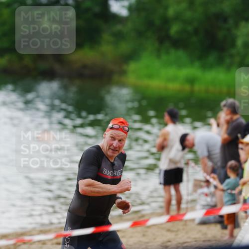 21.06.2026 - 29. Vierlanden-Triathlon LAZAROV Photography http://msf.ph/oto/9862860 21.06.2026 10:08:55 Schwimmen 455 meine-sportfotos.de