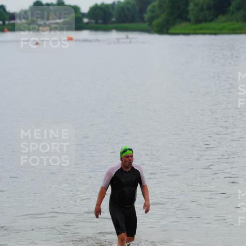 21.06.2026 - 29. Vierlanden-Triathlon LAZAROV Photography http://msf.ph/oto/9862907 21.06.2026 10:10:58 Schwimmen  meine-sportfotos.de
