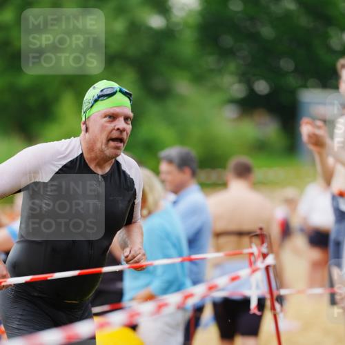 21.06.2026 - 29. Vierlanden-Triathlon LAZAROV Photography http://msf.ph/oto/9862913 21.06.2026 10:11:10 Schwimmen 411, 461 meine-sportfotos.de