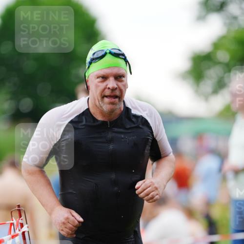 21.06.2026 - 29. Vierlanden-Triathlon LAZAROV Photography http://msf.ph/oto/9862915 21.06.2026 10:11:11 Schwimmen 411, 461 meine-sportfotos.de