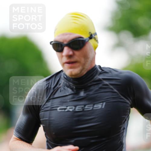21.06.2026 - 29. Vierlanden-Triathlon LAZAROV Photography http://msf.ph/oto/9862920 21.06.2026 10:11:15 Schwimmen 411, 461 meine-sportfotos.de