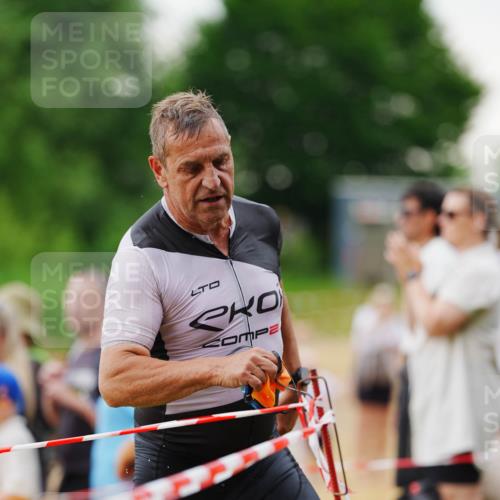 21.06.2026 - 29. Vierlanden-Triathlon LAZAROV Photography http://msf.ph/oto/9862940 21.06.2026 10:12:59 Schwimmen 396, 542 meine-sportfotos.de