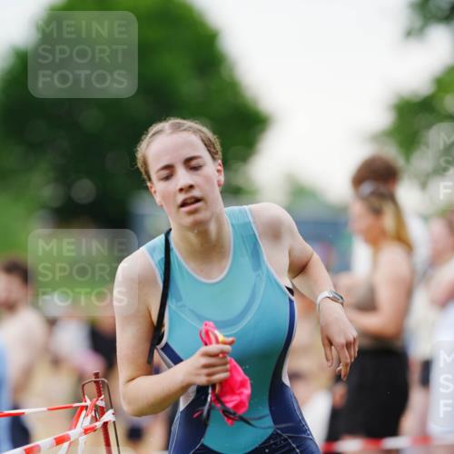 21.06.2026 - 29. Vierlanden-Triathlon LAZAROV Photography http://msf.ph/oto/9862978 21.06.2026 10:15:05 Schwimmen 509, 545 meine-sportfotos.de
