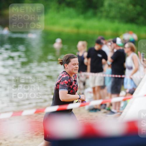 21.06.2026 - 29. Vierlanden-Triathlon LAZAROV Photography http://msf.ph/oto/9863000 21.06.2026 10:15:55 Schwimmen 552, 562 meine-sportfotos.de