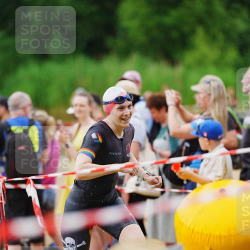 21.06.2026 - 29. Vierlanden-Triathlon LAZAROV Photography http://msf.ph/oto/9863022 21.06.2026 10:16:08 Schwimmen 562, 587 meine-sportfotos.de