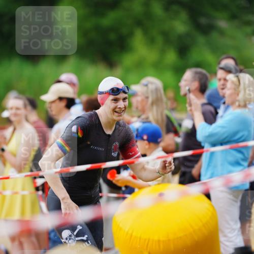 21.06.2026 - 29. Vierlanden-Triathlon LAZAROV Photography http://msf.ph/oto/9863023 21.06.2026 10:16:08 Schwimmen 562, 587 meine-sportfotos.de
