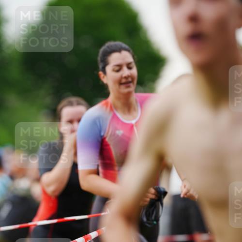 21.06.2026 - 29. Vierlanden-Triathlon LAZAROV Photography http://msf.ph/oto/9863106 21.06.2026 10:17:36 Schwimmen 353, 369, 486, 508, 517, 543, 567, 585, 599, 600 meine-sportfotos.de