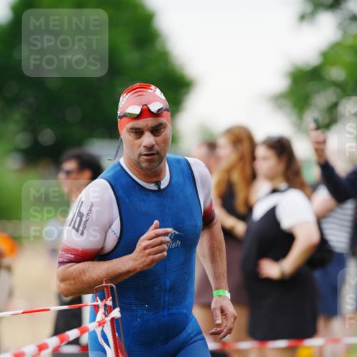 21.06.2026 - 29. Vierlanden-Triathlon LAZAROV Photography http://msf.ph/oto/9863141 21.06.2026 10:18:31 Schwimmen 499, 513, 539, 571, 582, 592, 605, 606, 608, 618 meine-sportfotos.de