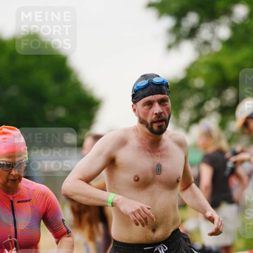 21.06.2026 - 29. Vierlanden-Triathlon LAZAROV Photography http://msf.ph/oto/9863217 21.06.2026 10:20:28 Schwimmen 366, 489, 559, 572, 616, 619 meine-sportfotos.de
