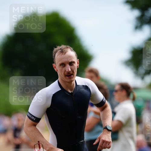 21.06.2026 - 29. Vierlanden-Triathlon LAZAROV Photography http://msf.ph/oto/9863304 21.06.2026 10:52:35 Schwimmen 639, 677 meine-sportfotos.de