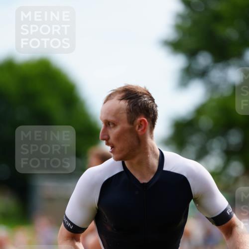 21.06.2026 - 29. Vierlanden-Triathlon LAZAROV Photography http://msf.ph/oto/9863305 21.06.2026 10:52:36 Schwimmen 639, 677 meine-sportfotos.de
