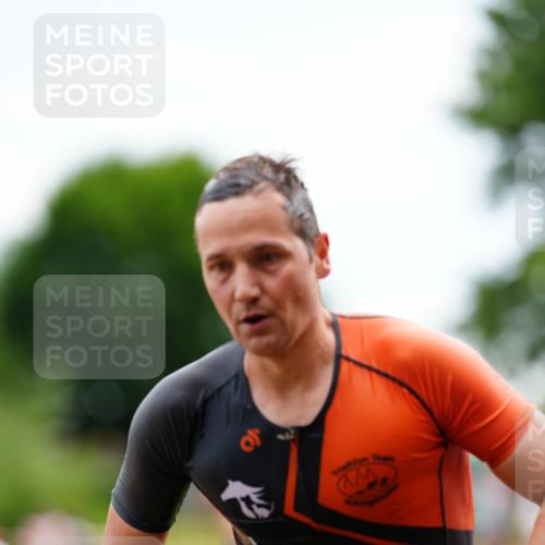 21.06.2026 - 29. Vierlanden-Triathlon LAZAROV Photography http://msf.ph/oto/9863323 21.06.2026 10:54:46 Schwimmen 667, 704 meine-sportfotos.de