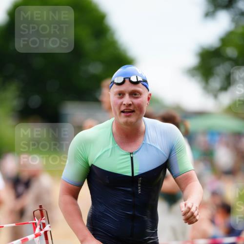21.06.2026 - 29. Vierlanden-Triathlon LAZAROV Photography http://msf.ph/oto/9863328 21.06.2026 10:55:13 Schwimmen 97, 679 meine-sportfotos.de
