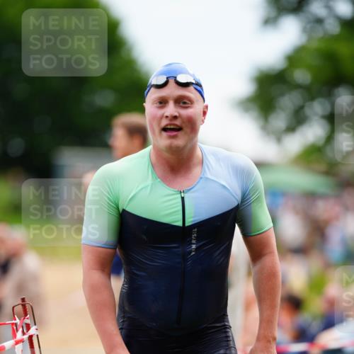 21.06.2026 - 29. Vierlanden-Triathlon LAZAROV Photography http://msf.ph/oto/9863329 21.06.2026 10:55:13 Schwimmen 97, 679 meine-sportfotos.de