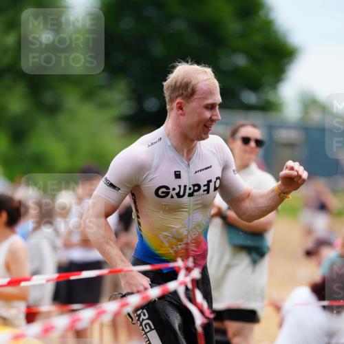 21.06.2026 - 29. Vierlanden-Triathlon LAZAROV Photography http://msf.ph/oto/9863364 21.06.2026 10:56:36 Schwimmen 654 meine-sportfotos.de