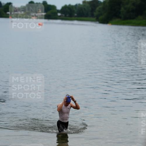 21.06.2026 - 29. Vierlanden-Triathlon LAZAROV Photography http://msf.ph/oto/9863366 21.06.2026 10:57:03 Schwimmen 726 meine-sportfotos.de